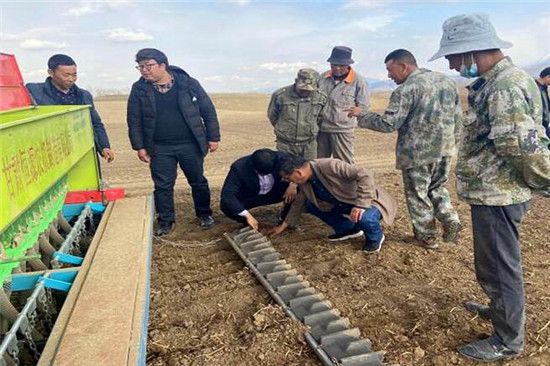 新澳门游戏网站入口谷雨时节播种忙农业科技送地头(图1)